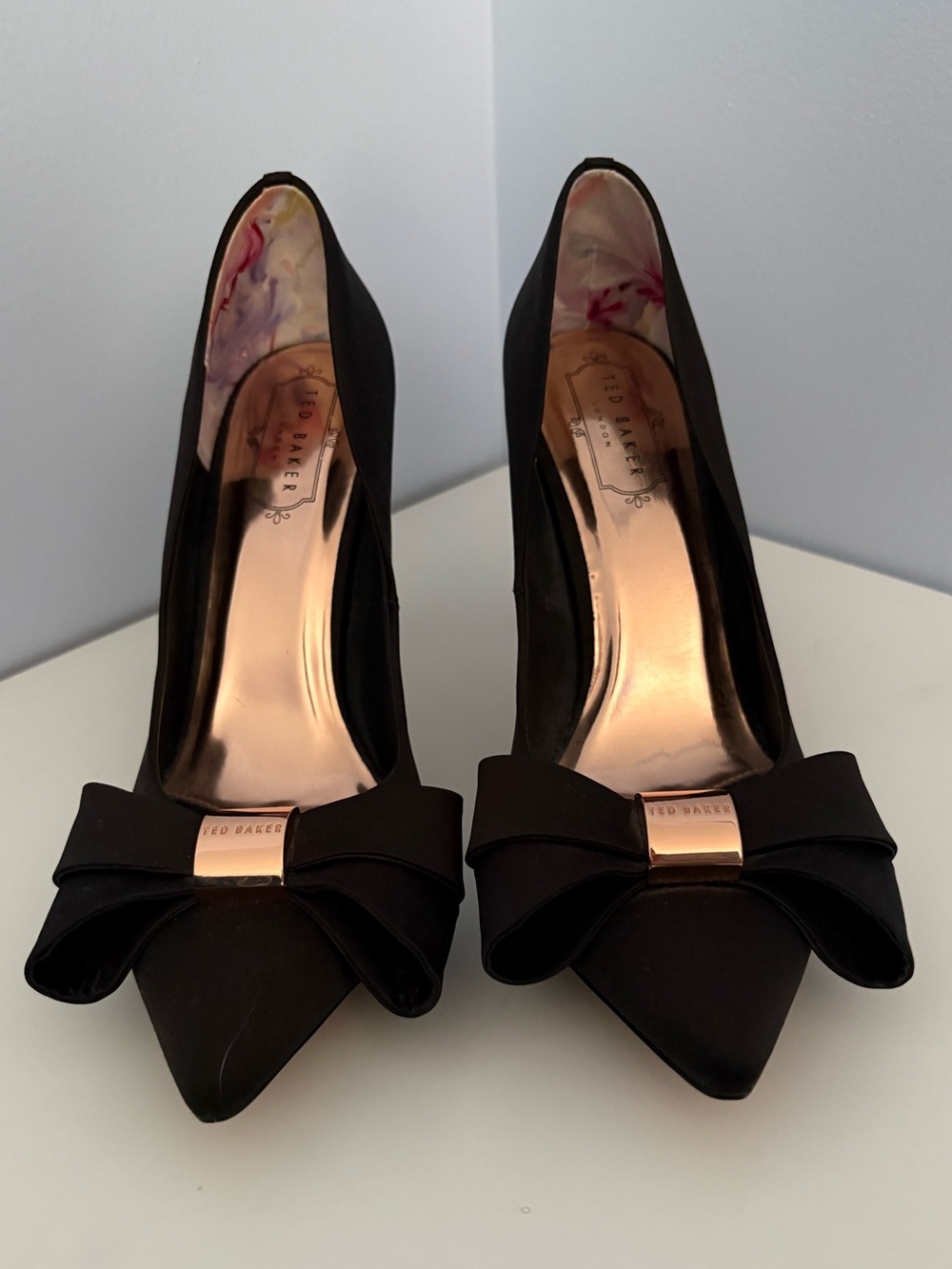 Ted Baker Black Pointed Bow Pumps with Rose Gold Accent 8.5 / 39.5